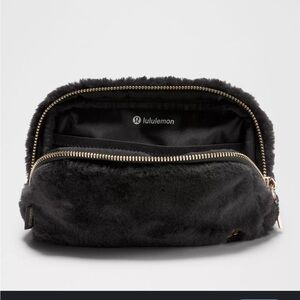 Lululemon everywhere belt bag puff fleece BNWT!